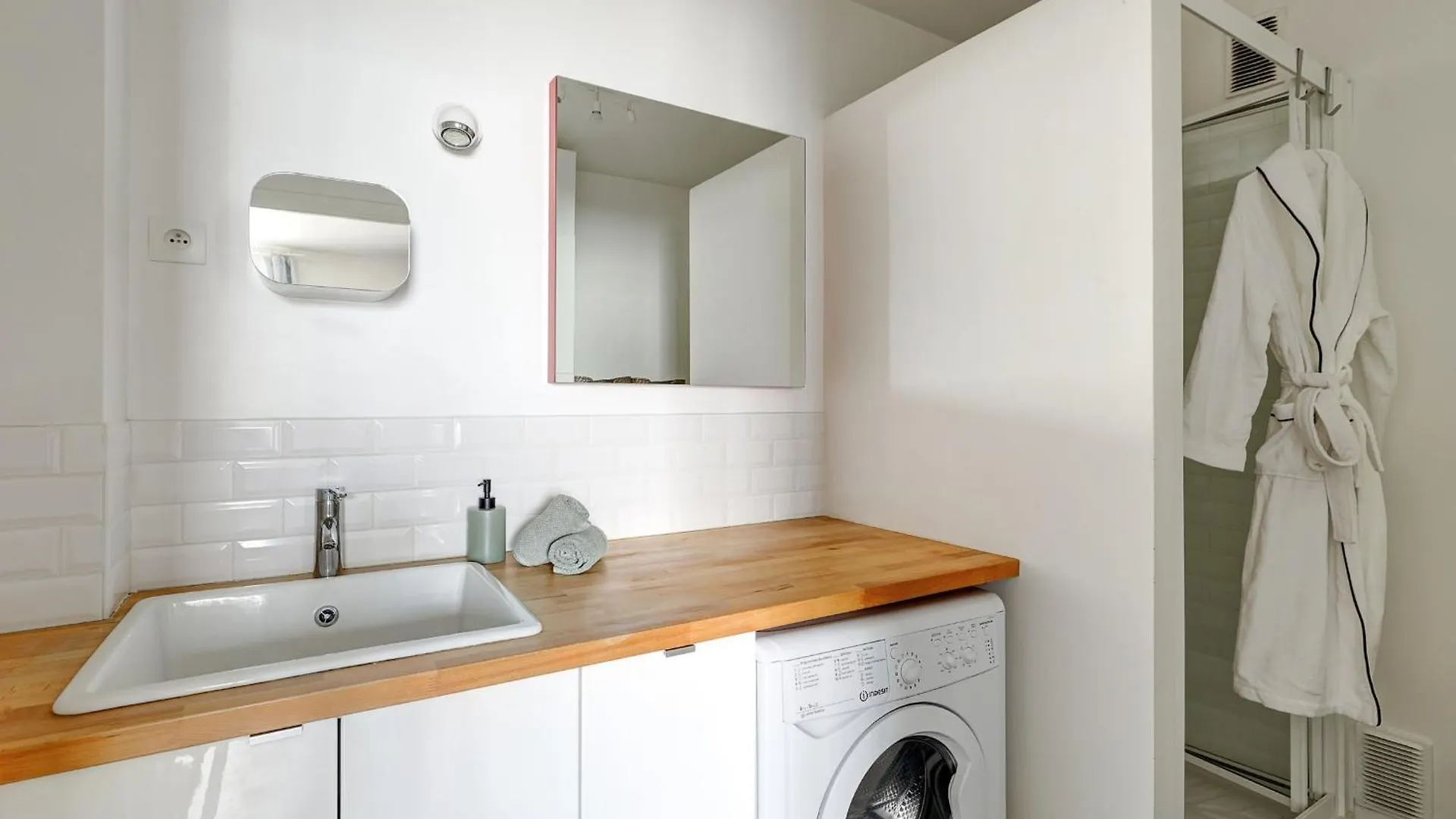 Notre Dame & La Seine With Balcony - Cityapartmentstay Paris