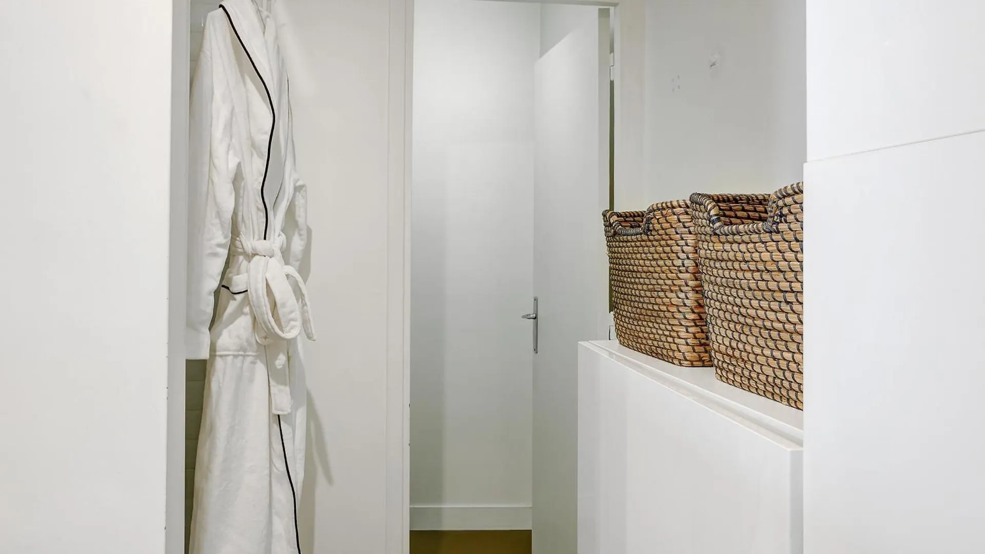 Apartment Notre Dame & La Seine With Balcony - Cityapartmentstay Paris