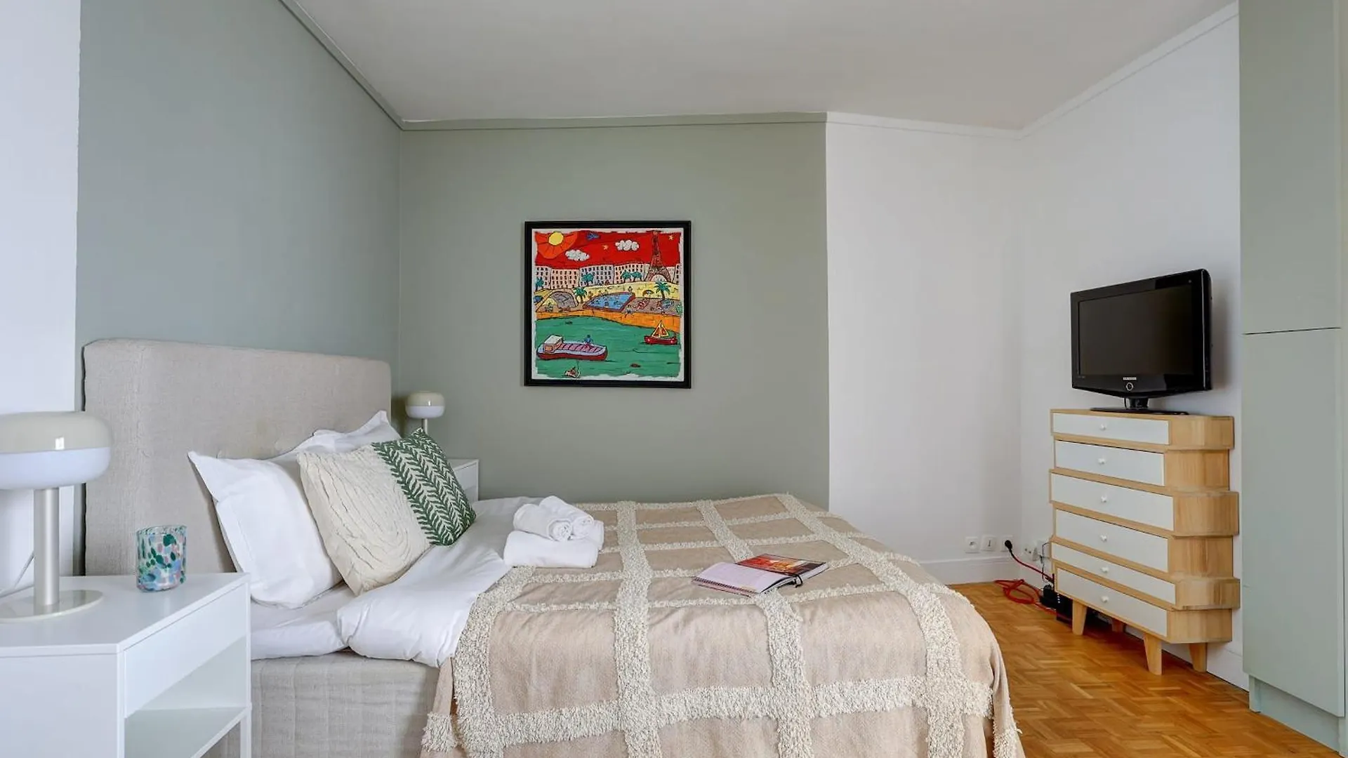 Apartment Notre Dame & La Seine With Balcony - Cityapartmentstay Paris